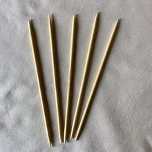 Load image into Gallery viewer, ChiaoGoo Premium Bamboo 6” Double Point Needles (Size 4)